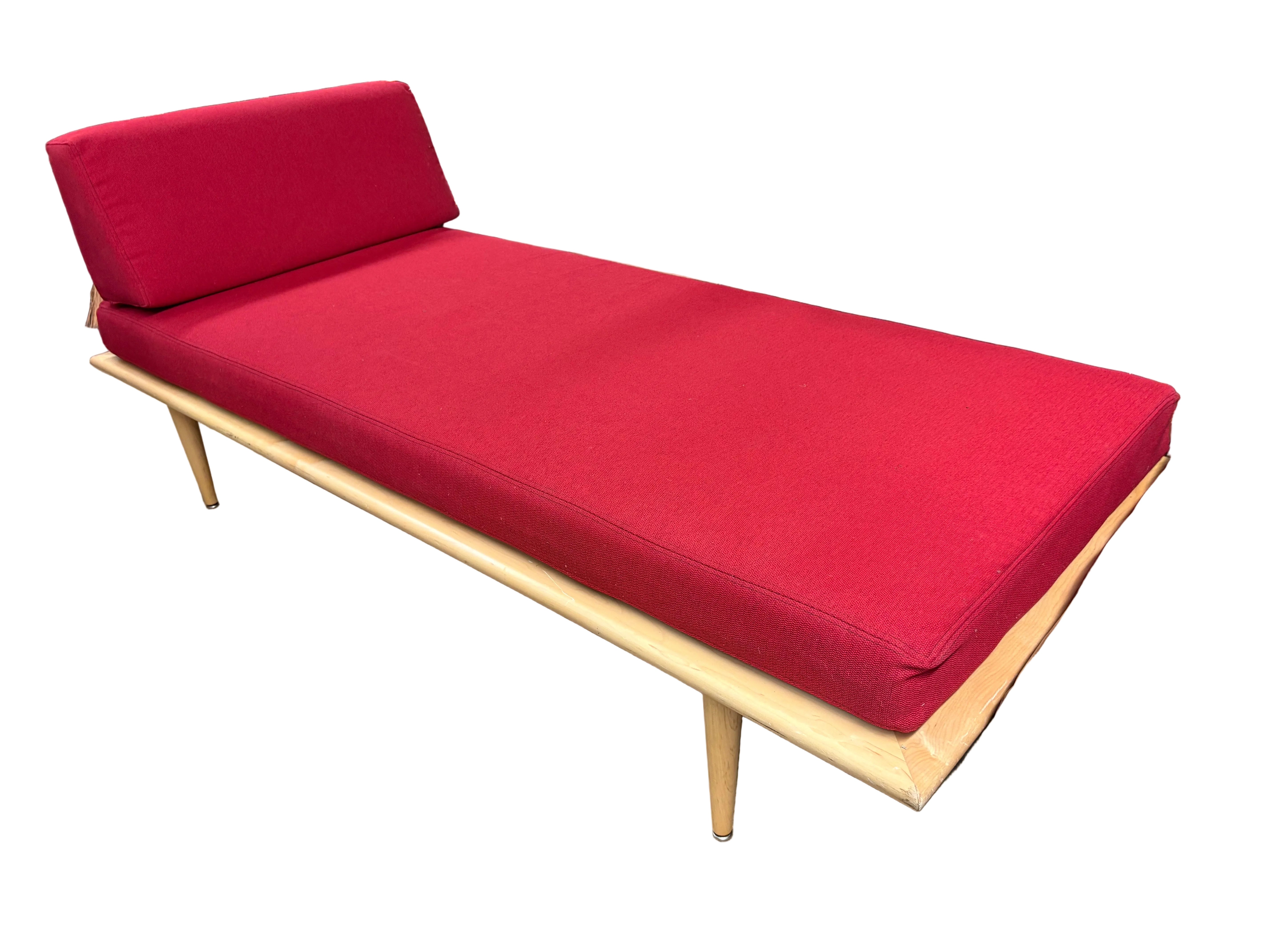 Herman Miller “Nelson” Daybed